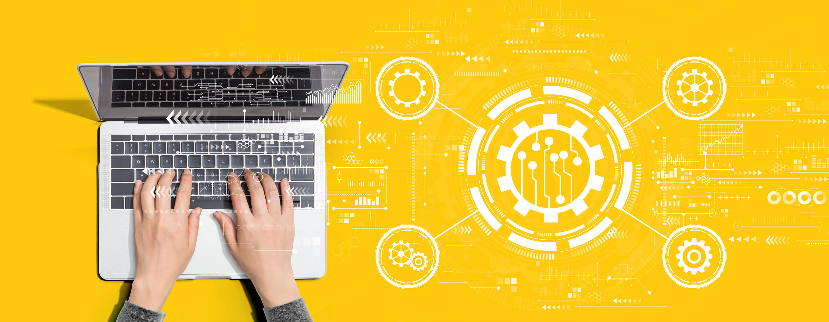Notebook visto de cima em uma superfície amarela com mãos digitando e elementos gráficos que representam tecnologia